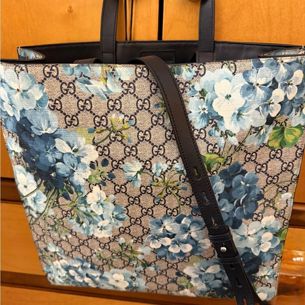Gucci Beige and Blue Floral Tote - Picture 2 of 5
